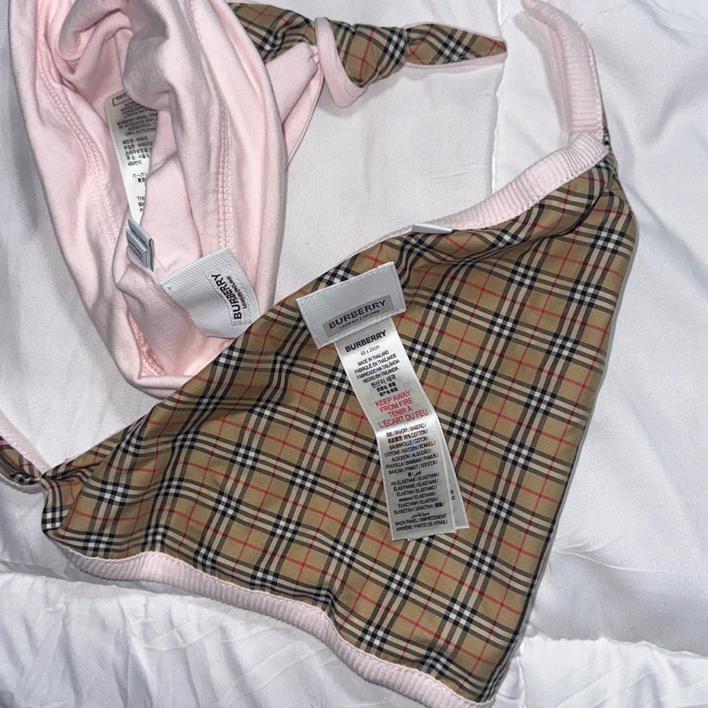 Pink 3 Piece Romper Set 18MTHS
BIB AND HAT NEVER WORN!
ROMPER WORN TWICE